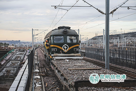 我家昆明这五年:迁机场通地铁 交通建设门门“优” 我家昆明这五年:迁机场通地铁 交通建设门门“优”