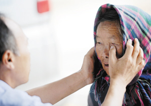 “健康大篷车”开进水源保护区 9万村民家门口免费看病