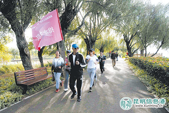 职工趣味运动会健步走活动现场。 职工趣味运动会健步走活动现场。