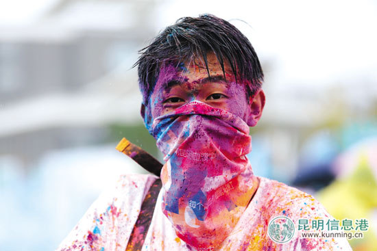 大学生以彩跑的方式宣传无偿献血 大学生以彩跑的方式宣传无偿献血