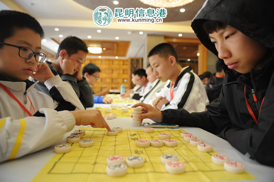 全市中小学生棋类比赛今日举行 围棋赛11月12日落子