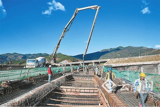 云南推动经济持续健康发展 努力实现2017开门红