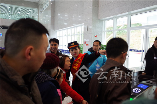 【春运故事】 80后客运值班站长的首个高铁春运 【春运故事】 80后客运值班站长的首个高铁春运