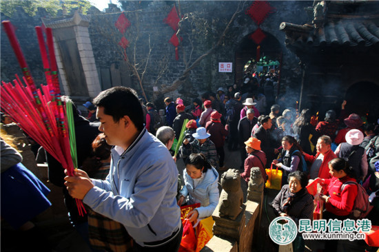 7万民众赶金殿传统庙会 延续百年传统 7万民众赶金殿传统庙会 延续百年传统