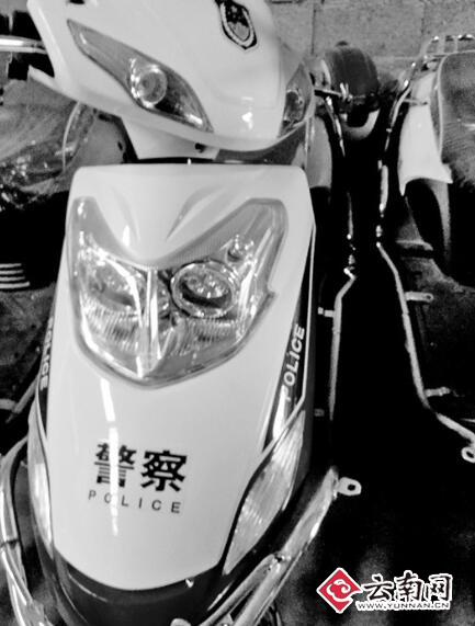 昆明电动车销售点改装警车 店员：花1000多元就能改