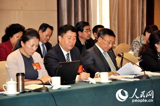 吉林代表团开放日:巴音朝鲁回应唱衰东北论、人才流失论 吉林代表团开放日:巴音朝鲁回应唱衰东北论、人才流失论