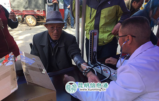 盘龙区水源保护区“健康大篷车”走进滇源街道