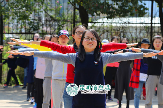 跳起健身操学习精油香水DIY 民大附中女教职工欢度三八节