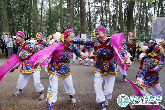 “三月三”耍西山 8万人涌上西山欢歌笑语