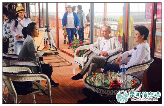 走进玫瑰花田 2017杨澜·匠心之旅开启“潘祥记寻香行动” 走进玫瑰花田 2017杨澜·匠心之旅开启“潘祥记寻香行动”