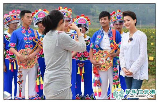 走进玫瑰花田 2017杨澜·匠心之旅开启“潘祥记寻香行动” 走进玫瑰花田 2017杨澜·匠心之旅开启“潘祥记寻香行动”