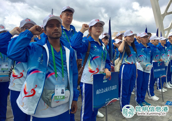 12508名“小白云”正式上岗 宣誓全力服务2017商洽会 12508名“小白云”正式上岗 宣誓全力服务2017商洽会