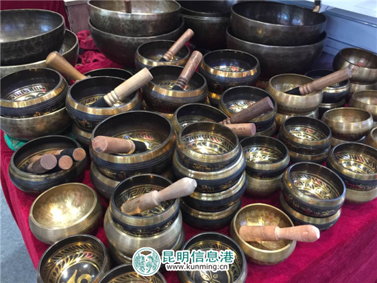 商洽会上的新奇手工艺品 透着匠心雕饰的文化