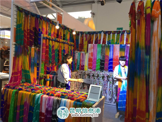 商洽会上的新奇手工艺品 透着匠心雕饰的文化