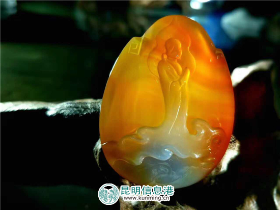 砚山玛瑙惊艳昆明石博会 玩家和收藏者热捧 砚山玛瑙惊艳昆明石博会 玩家和收藏者热捧