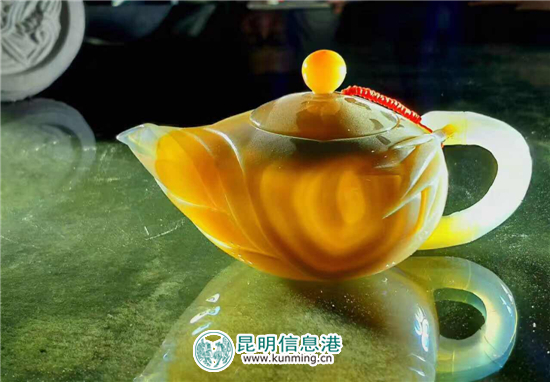 砚山玛瑙惊艳昆明石博会 玩家和收藏者热捧 砚山玛瑙惊艳昆明石博会 玩家和收藏者热捧