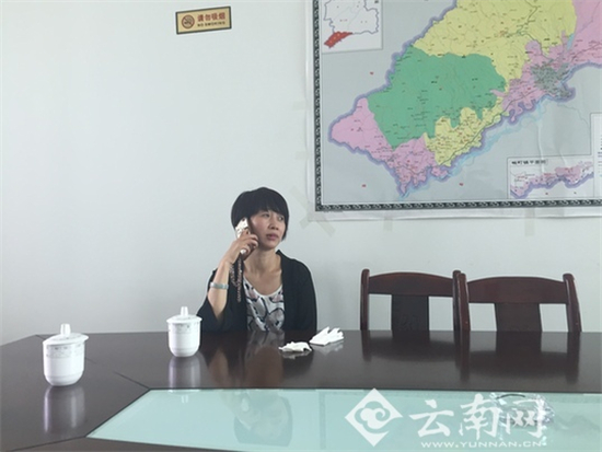 “摔断30万玉镯”女游客没工作领低保 后悔一个人跑出来