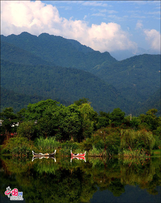 峨眉半月昼晴夜雨 密林避暑空气一级优 峨眉半月昼晴夜雨 密林避暑空气一级优
