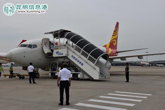 祥鹏航空救援航班疏散近400名九寨沟震区旅客 免费办理签转手续