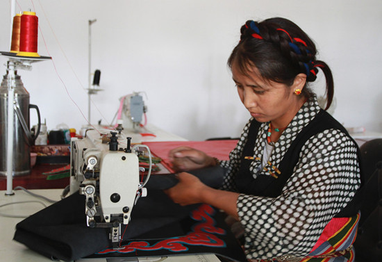 西藏日喀则谢通门县皮匠次仁顿珠——五星红旗在我心 西藏日喀则谢通门县皮匠次仁顿珠——五星红旗在我心