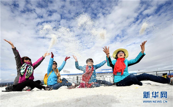 暑期已过 青海茶卡盐湖旅游热度持续不减