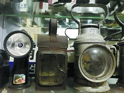 铁路迷“博物馆”数万藏品见证京津冀速度 铁路迷“博物馆”数万藏品见证京津冀速度