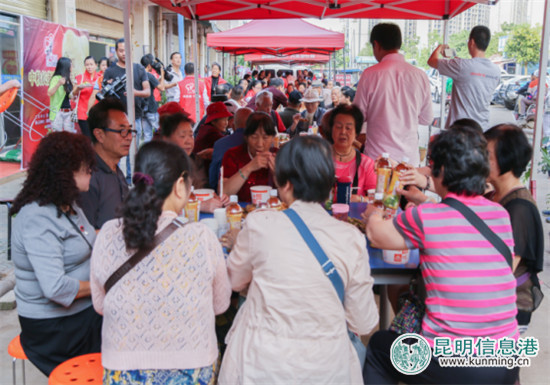 “众筹爱心”给云南200位失独孤寡老人募集月饼 “众筹爱心”给云南200位失独孤寡老人募集月饼