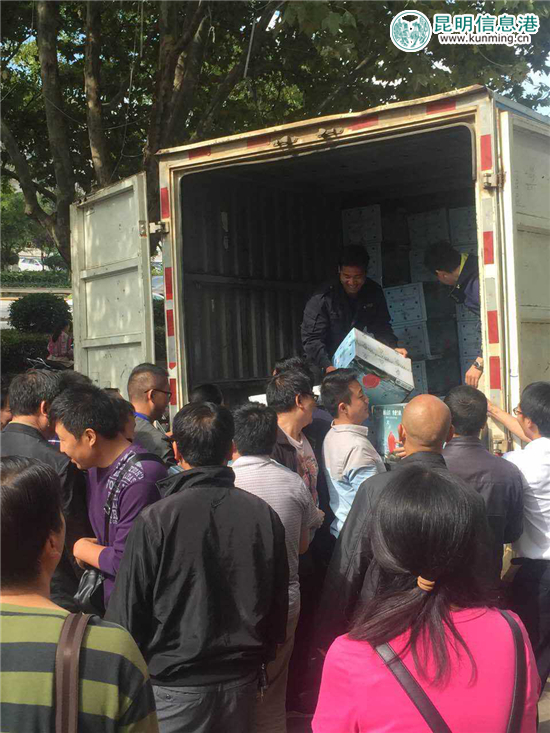 丽江“李勇雪桃”进入最佳采摘期 14余吨运抵昆明遭抢购 丽江“李勇雪桃”进入最佳采摘期 14余吨运抵昆明遭抢购