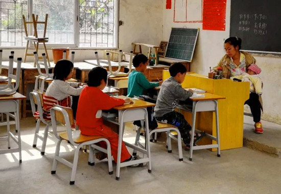 哺育(蔡世新/摄) 哺育(蔡世新/摄)