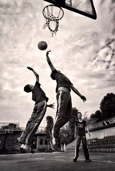 争球(赖柯/摄) 争球(赖柯/摄)