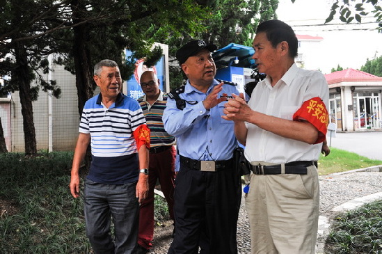 老民警的最后一个国庆安保日 “制服早就穿在心里”