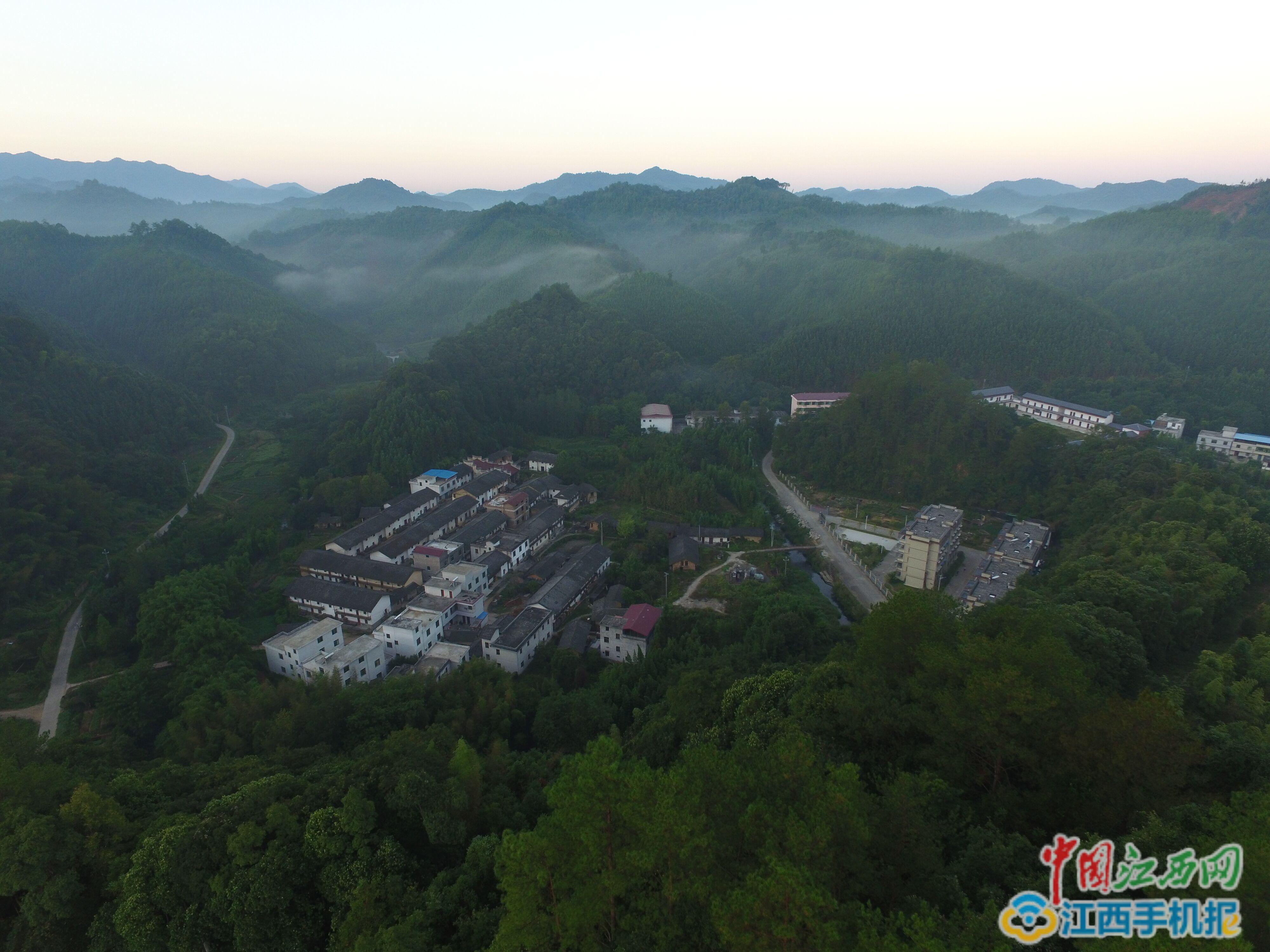 道阻且长心向晨光!赣州一老教师扎根深山潜心国学 道阻且长心向晨光!赣州一老教师扎根深山潜心国学