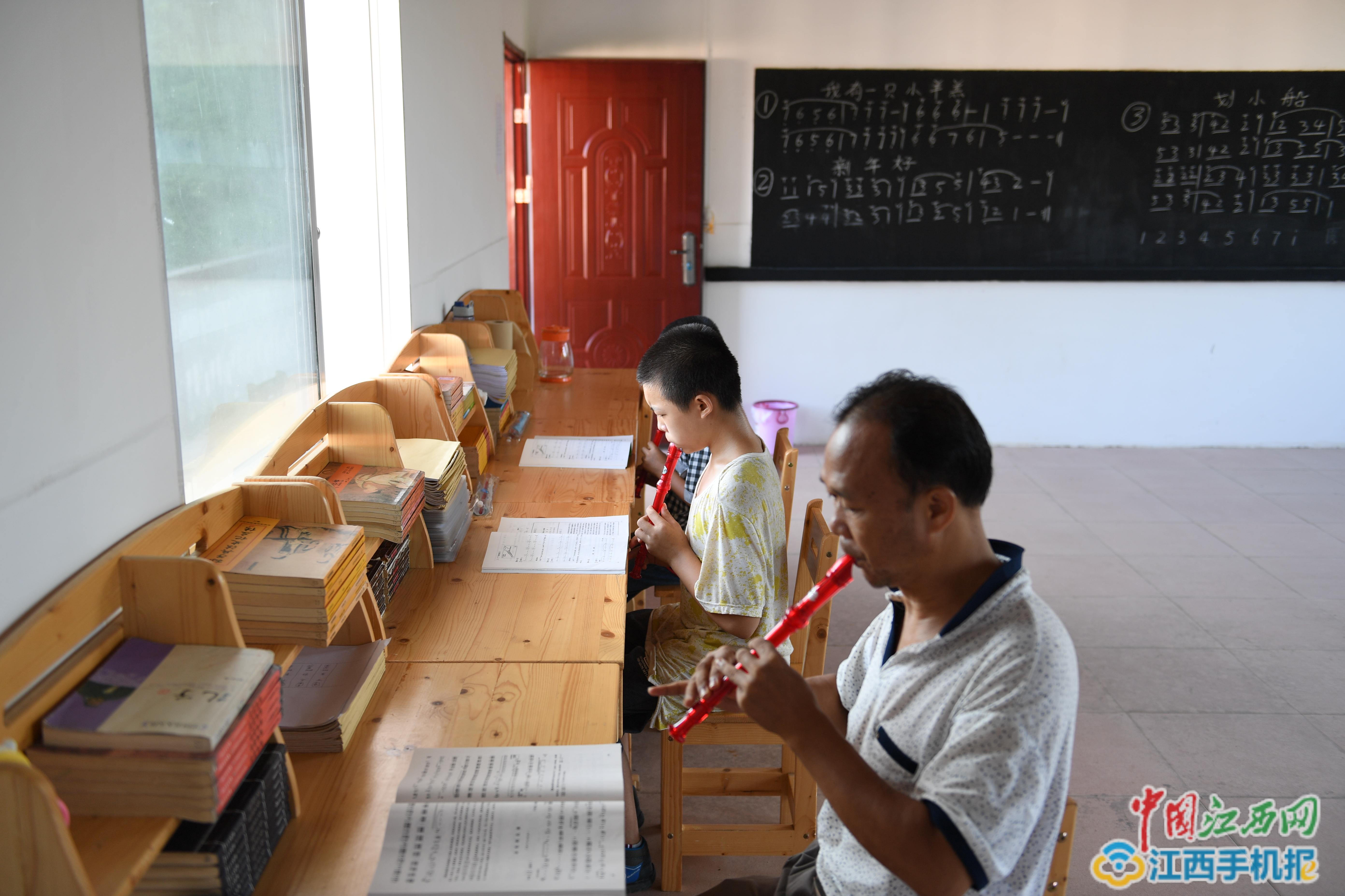道阻且长心向晨光!赣州一老教师扎根深山潜心国学 道阻且长心向晨光!赣州一老教师扎根深山潜心国学