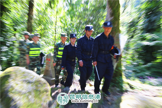 怒江警方深入独龙江向边境群众传达十九大报告 怒江警方深入独龙江向边境群众传达十九大报告