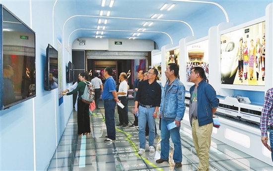 “砥砺奋进的五年—中国梦云南篇章成就主题展”持续火热 “砥砺奋进的五年—中国梦云南篇章成就主题展”持续火热