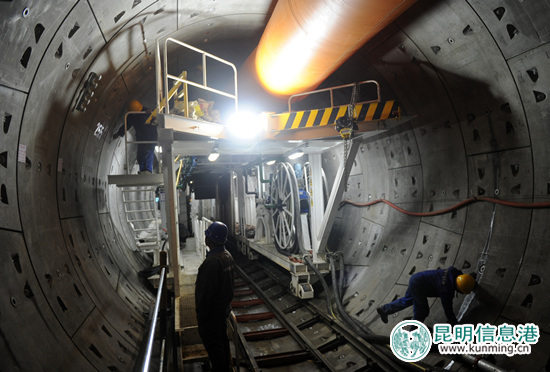 昆明发力区域性国际综合交通枢纽建设 地铁4号线9个车站已封顶 昆明发力区域性国际综合交通枢纽建设 地铁4号线9个车站已封顶