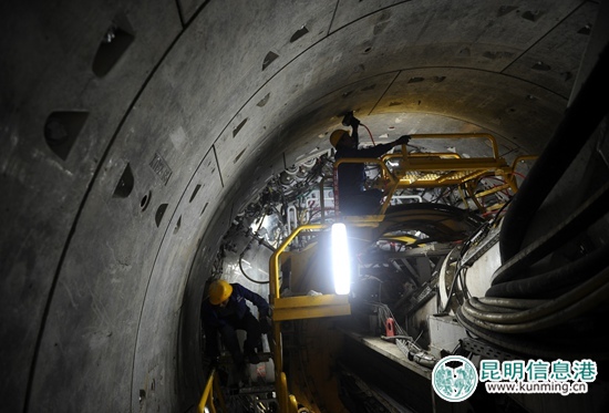 昆明发力区域性国际综合交通枢纽建设 地铁4号线9个车站已封顶 昆明发力区域性国际综合交通枢纽建设 地铁4号线9个车站已封顶