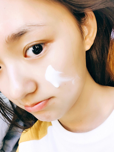 林允分享美妆心得 忙拍戏365天全年无休