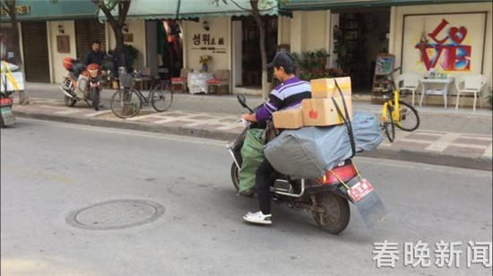 昆明快递小哥连车带货被偷 昆明快递小哥连车带货被偷