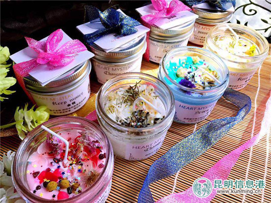 塔罗占卜师海百合亮相草莓音乐节创意市集 塔罗占卜师海百合亮相草莓音乐节创意市集