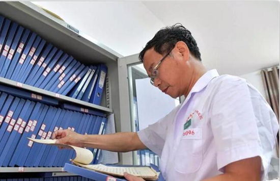 【十九大代表风采】28年,他坚守在这个外人“闻之色变”之地 【十九大代表风采】28年,他坚守在这个外人“闻之色变”之地