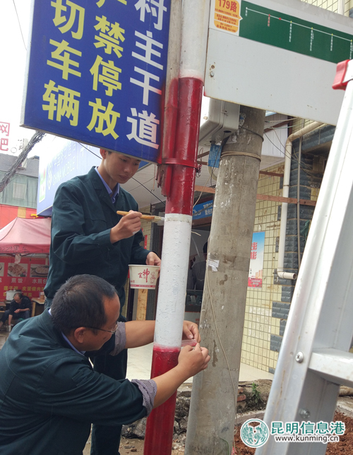 昆明公交三十三车队开展站牌自检自查 昆明公交三十三车队开展站牌自检自查