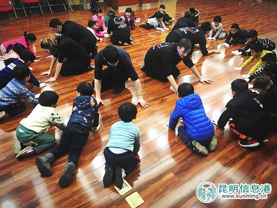 《魔法师的白手套》大师工作坊开课 带领孩子“指尖造梦” 《魔法师的白手套》大师工作坊开课 带领孩子“指尖造梦”