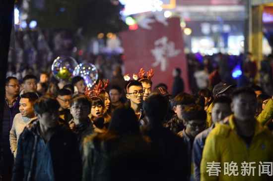 再无飞雪!昆明连续两年文明过“平安夜” 再无飞雪!昆明连续两年文明过“平安夜”