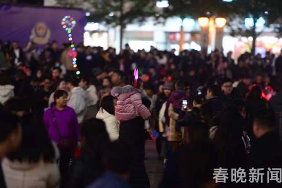 再无飞雪!昆明连续两年文明过“平安夜” 再无飞雪!昆明连续两年文明过“平安夜”