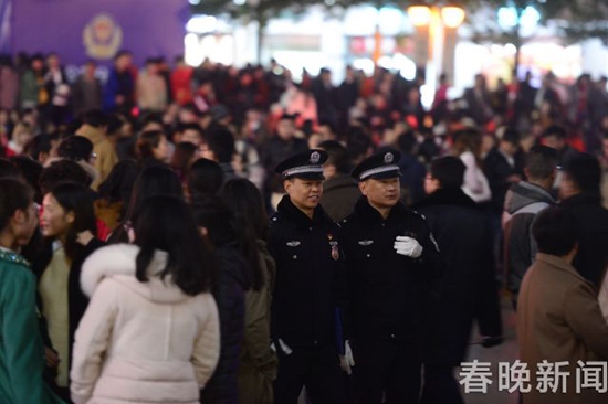 再无飞雪!昆明连续两年文明过“平安夜” 再无飞雪!昆明连续两年文明过“平安夜”