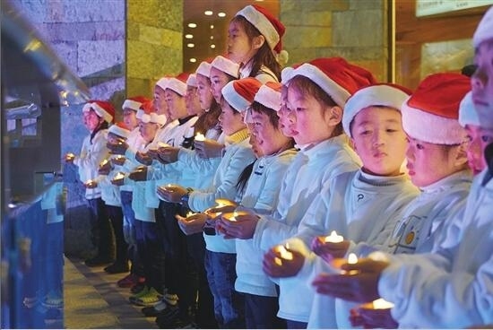 昆明连续两年文明过平安夜 环卫工人11点半下班 昆明连续两年文明过平安夜 环卫工人11点半下班