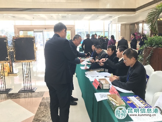 市人大代表陆续报到 为昆明建设区域性国际中心城市建言献策