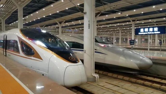 世界最快高铁“复兴号”昆明首秀 Wifi全覆盖