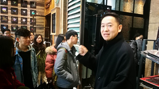 项江鹏带领大学生参观博洋 项江鹏带领大学生参观博洋